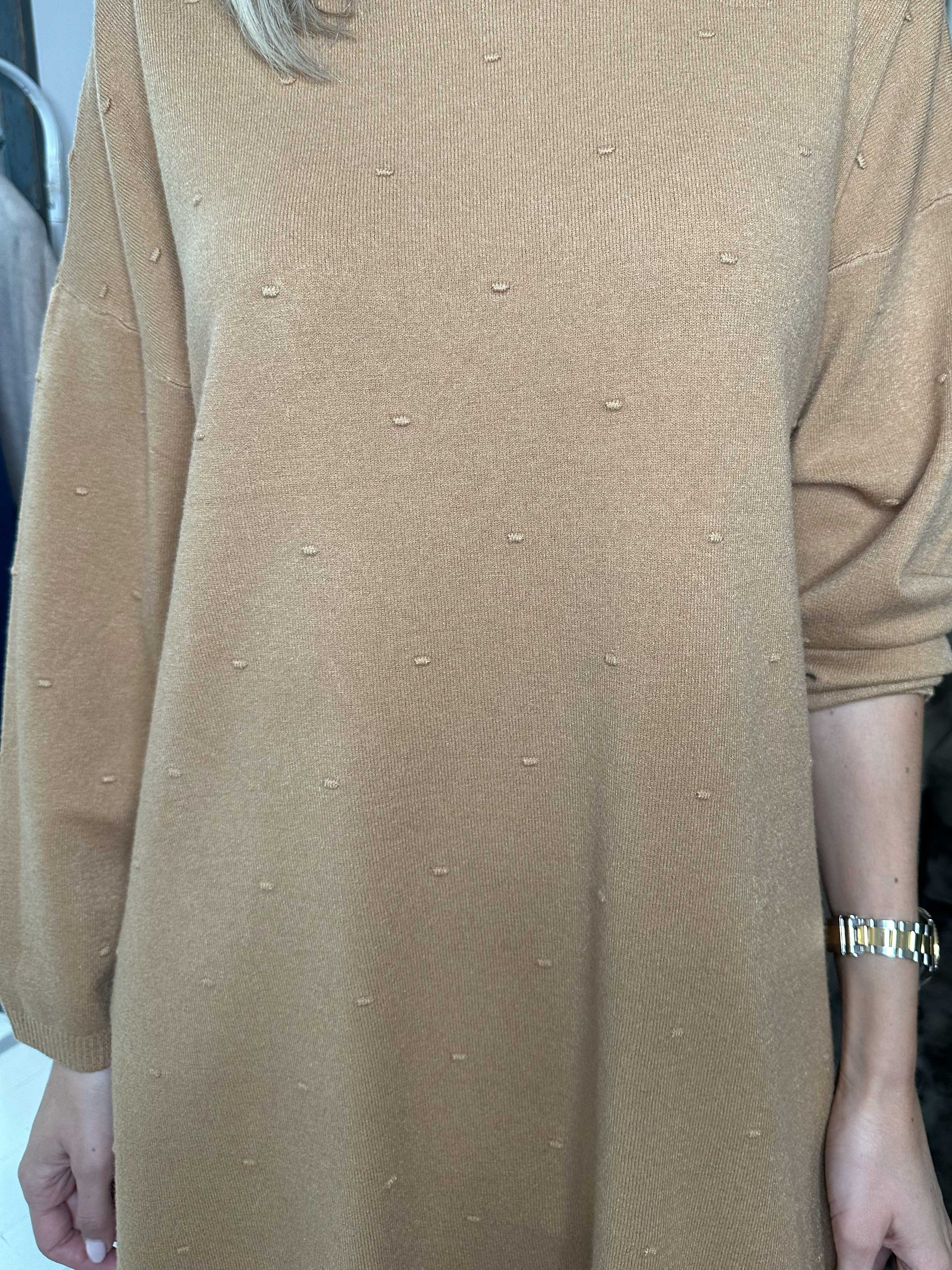 Zina - Tröja med prickiga detaljer i tyget